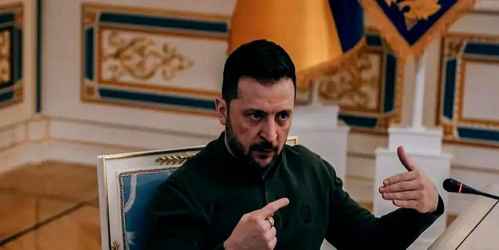 快讯！快讯！。
 
英国的一名军事专家在油管上突然宣布了自己的判断：泽连斯基活在