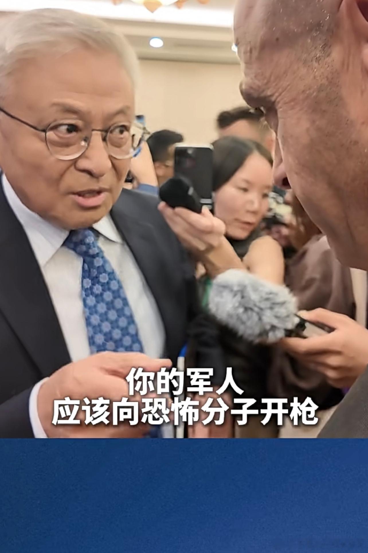 给闫院长点赞👍硬气、正义、智慧👍以色列军官完全站不住脚！说话都没有底气！心虚