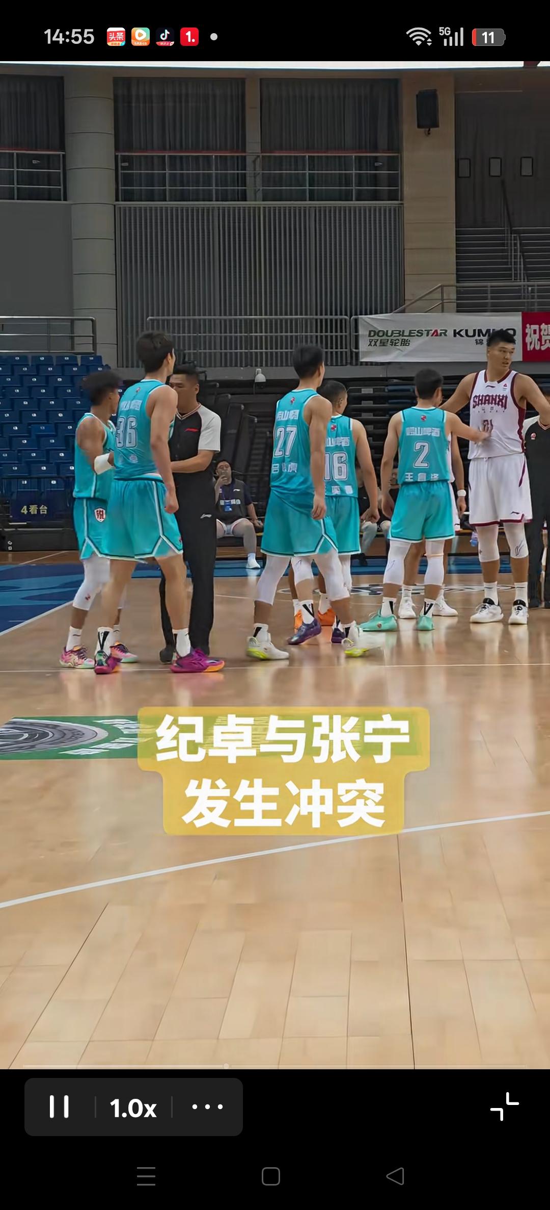 青岛VS山西，比赛中，纪卓与张宁发生冲突。
比赛中发生冲突，也没觉得怎么样。比赛