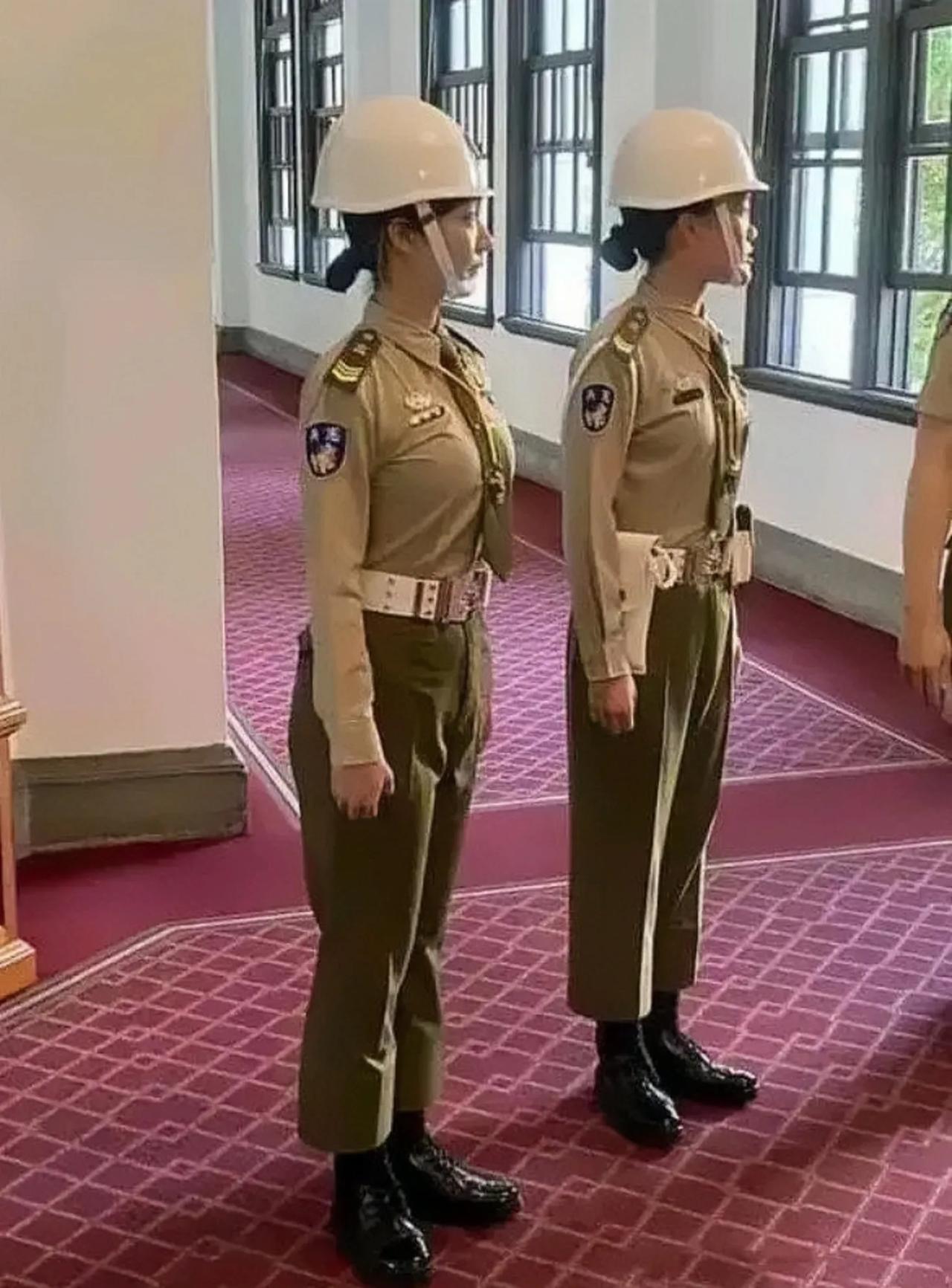 湾湾女兵，个子矮了点，缺点军人气质，但是身材很好。
据说湾湾女性士官竟然占湾湾军