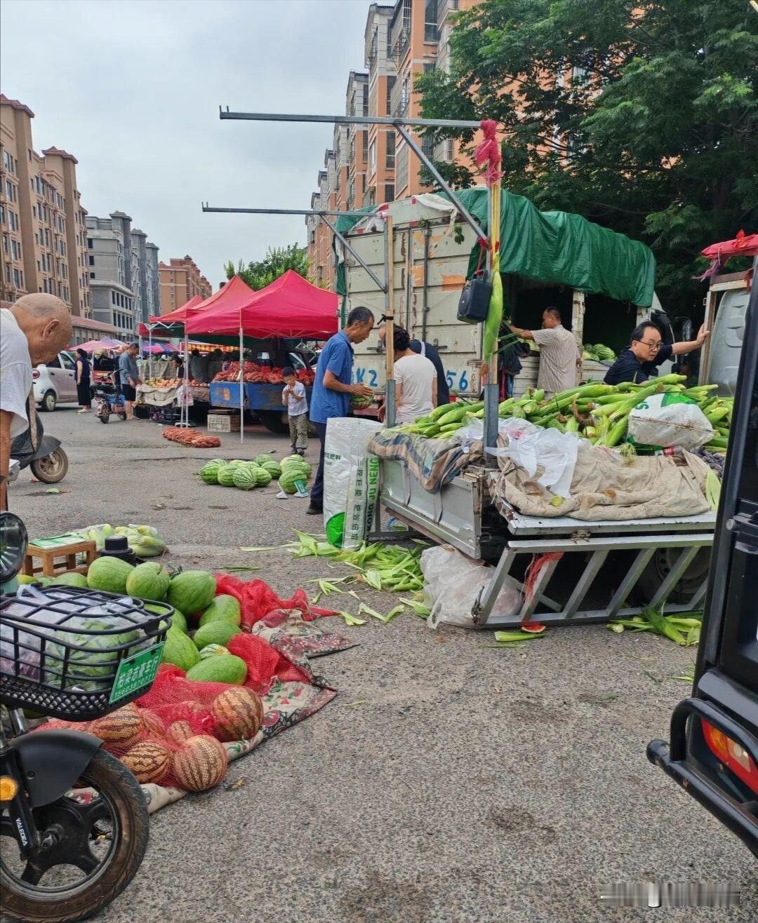 炎热的夏天！热闹的农村集贸市场！