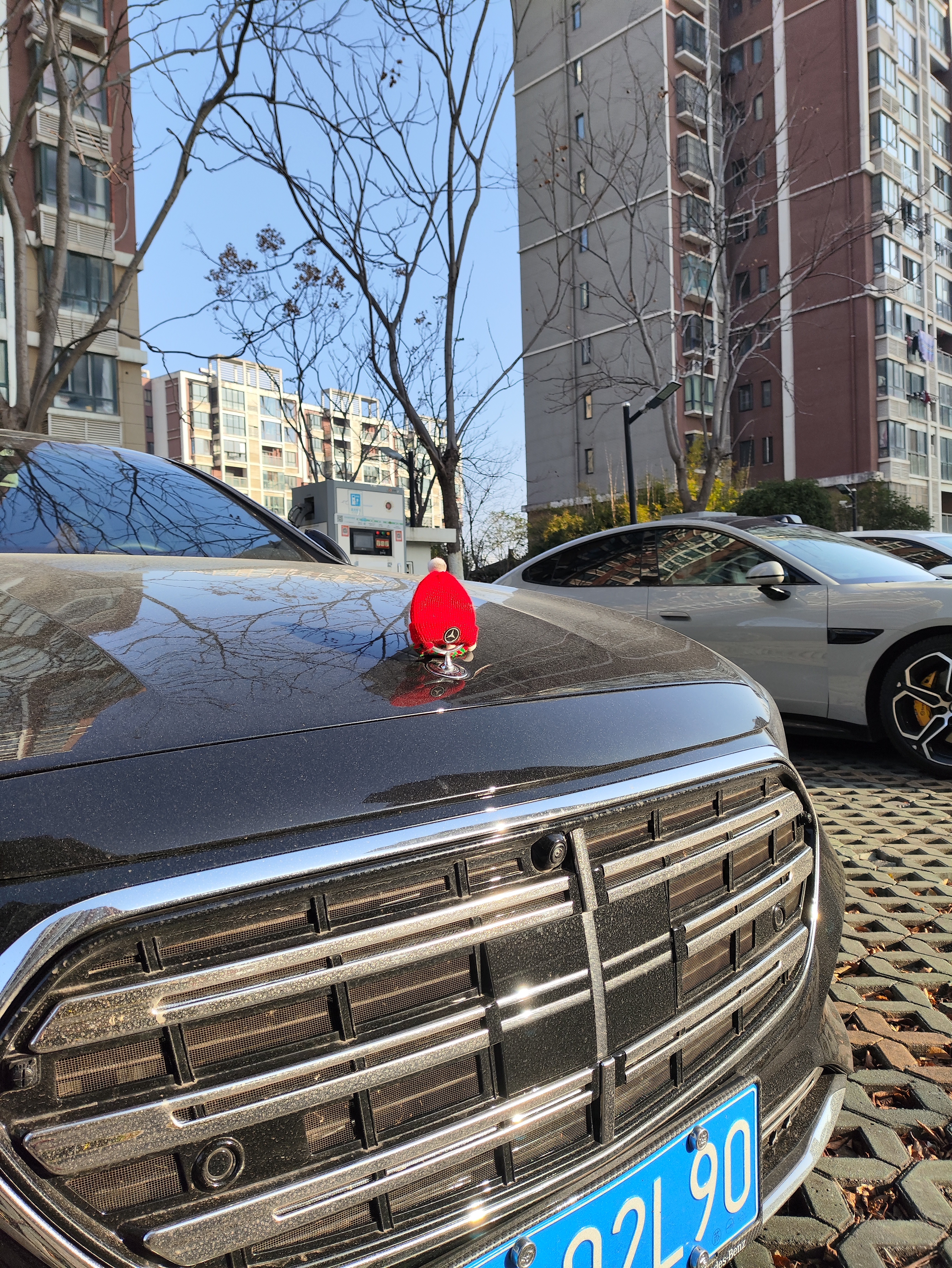 跑步出门看到可爱的大奔，车主一定是个小可爱预祝圣诞快乐