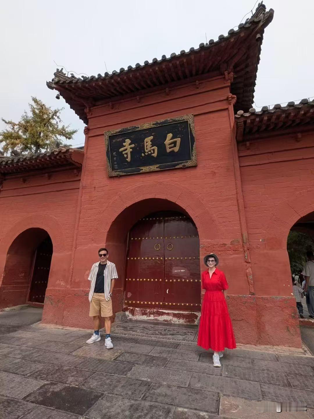 今天必须要夸一下中国台湾知名主持人岑永康和他老婆张佩珊（曾经也是知名主播），夫妇