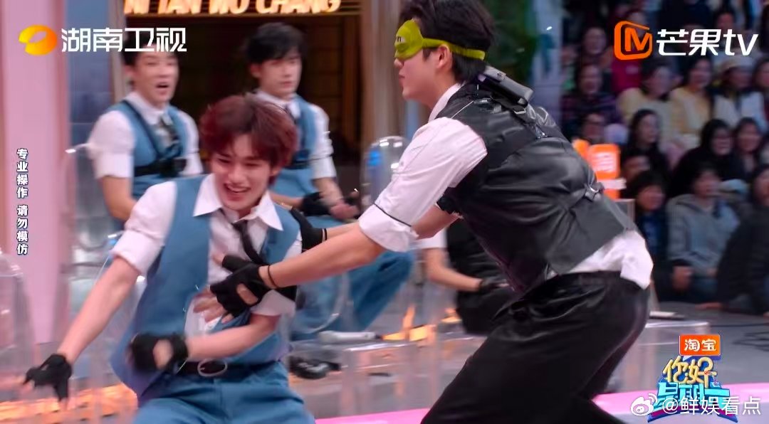 陈飞宇仿佛开了透视眼你好星期六理疗仪手套丝毫不受影响，陈飞宇闭眼抓捕，仿佛自带天
