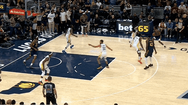 不查不知道，
一查才发现，
原来勇士输给步行者的原因居然是
对方主力没有上。
