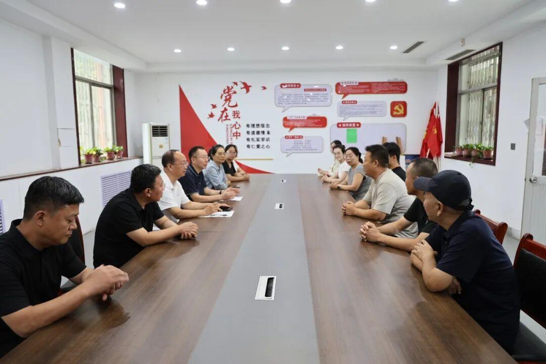 李向阳到河东中学走访
​         9月8日，运城盐湖区李向阳检察长与区人