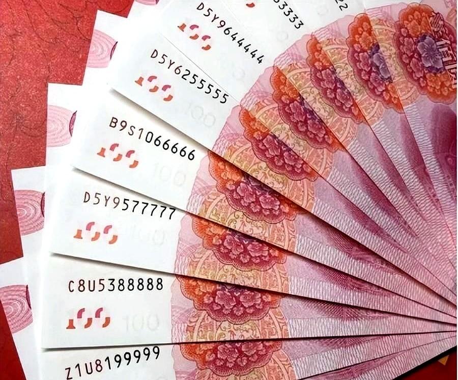 网友@小李在工厂干了十个月才反应过来,去年刚入职两月就到手的五百元“年终奖”并非