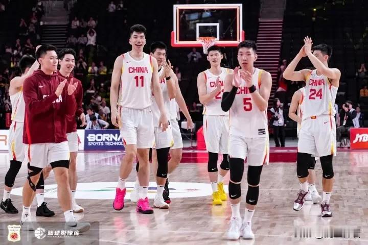 没想到想当年敢和美国男篮梦之队对攻的中国男篮如今面对日本男篮竟然毫无场上优势，曾