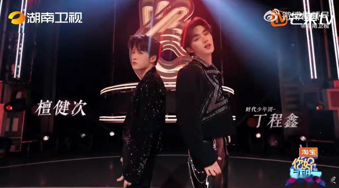 这舞姿简直是视觉核弹！卡点狠、动作飒，眼神里的锋芒藏不住，权威感直接拉到满级状态