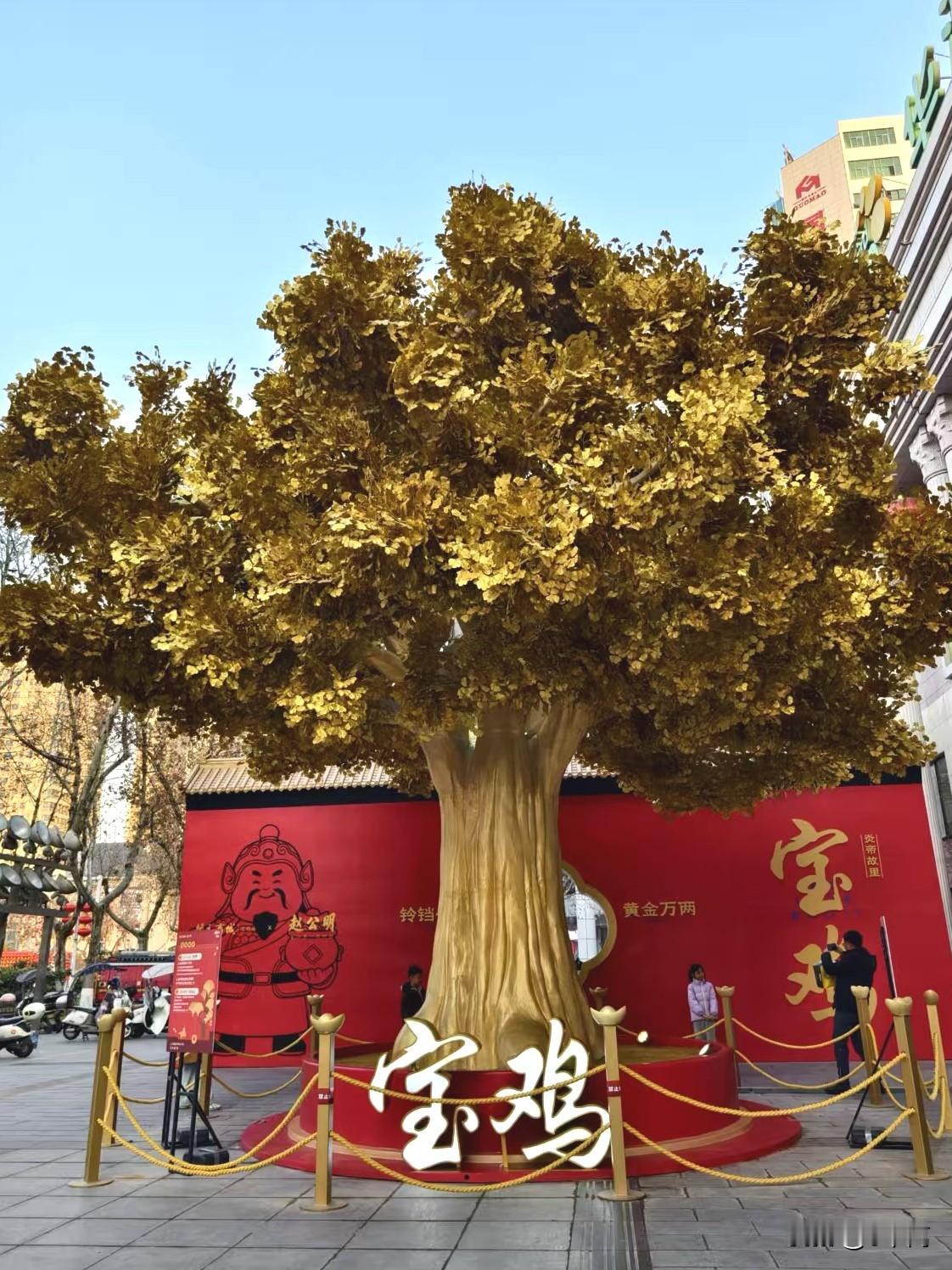 中国春节早已不只是华人的节日，越来越多的外国人来中国体验年味，春节正在成为全球共