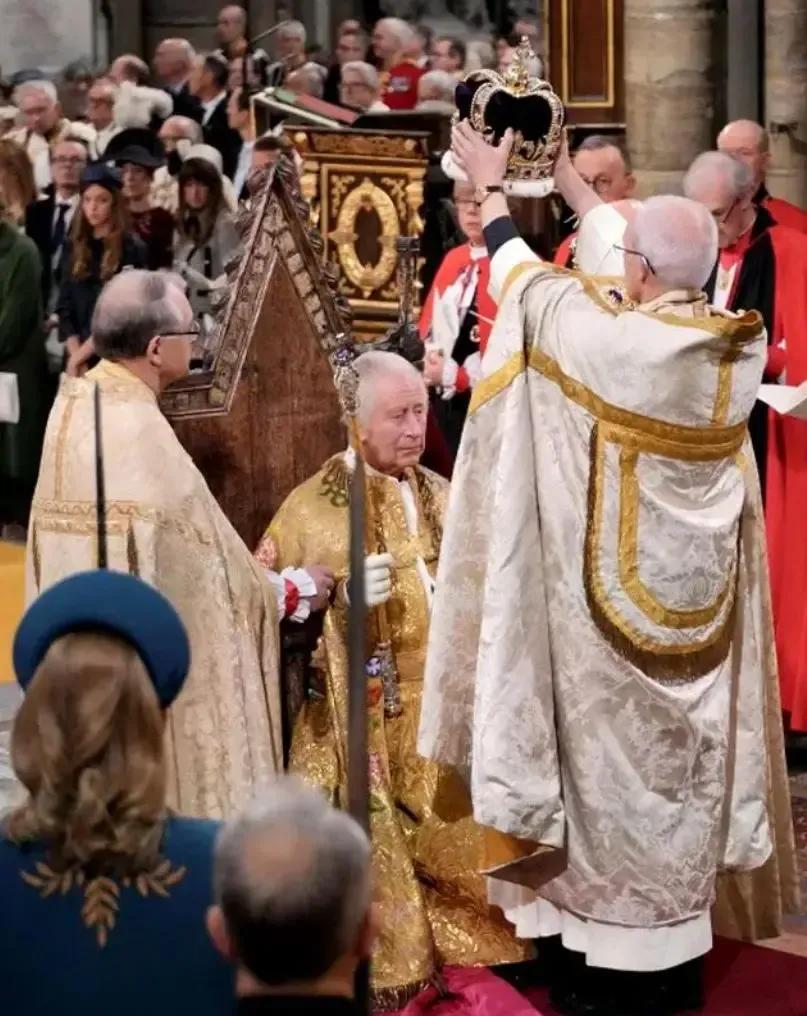 英国国王查尔斯三世的加冕好不热闹！气场整的挺大！气势已经找不到当年的影子！日落西