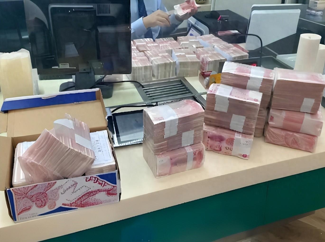 上海阿姨独吞6兄弟姐妹同属拆迁款 金钱可以藏，但亲情不能藏。当240万现金被藏在