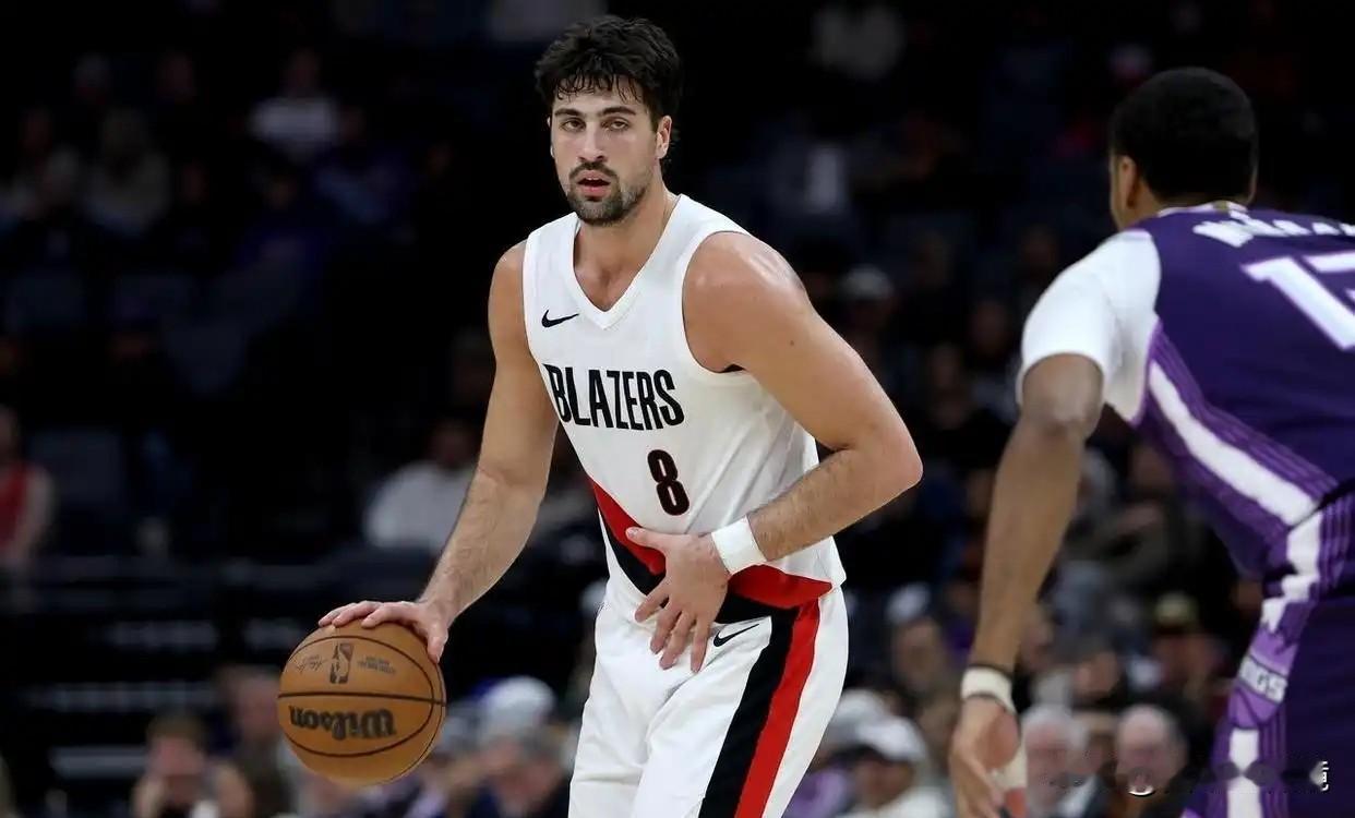 杨瀚森未登场，开拓者客场5分险胜国王！
开拓者98比93力克国王。
此役中国新星