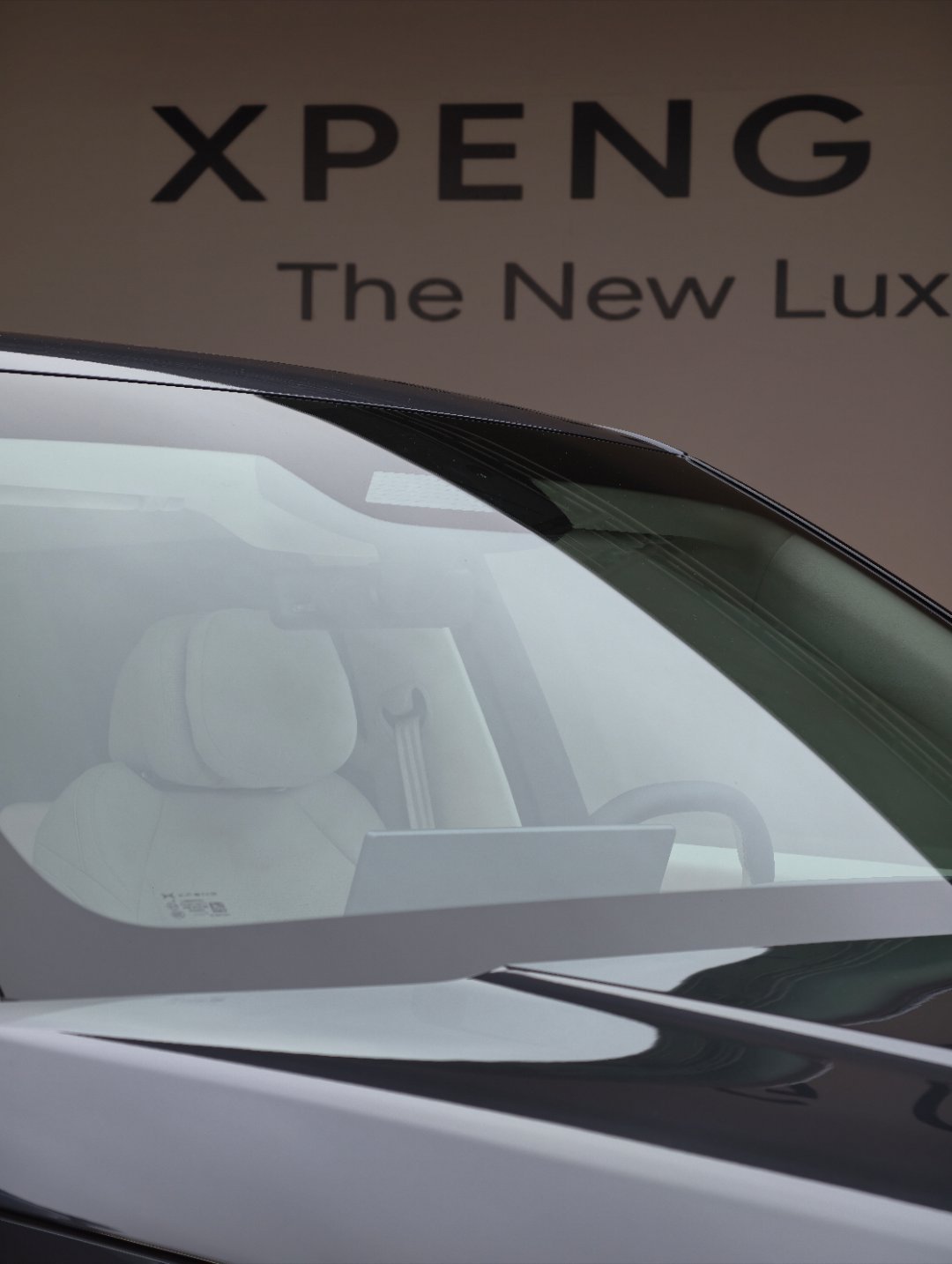 再来一组两亿像素的峡湾灰配色—小鹏GX。昨晚这价格怎么样？新科技旗舰小鹏GX预售