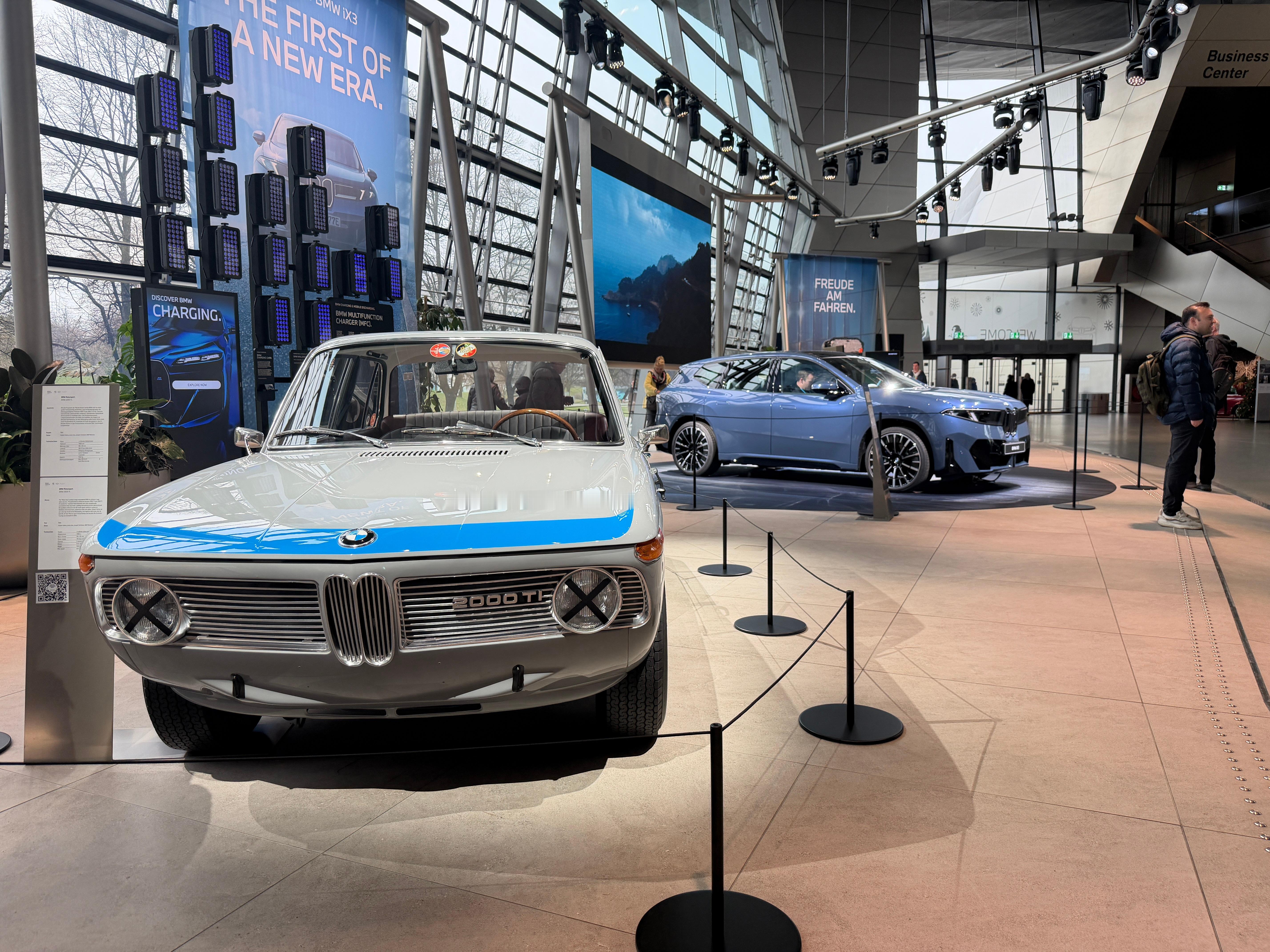 这几天一直在学习和了解宝马新世代电车的产品和技术，遇到了很多围绕新世代工作的专家