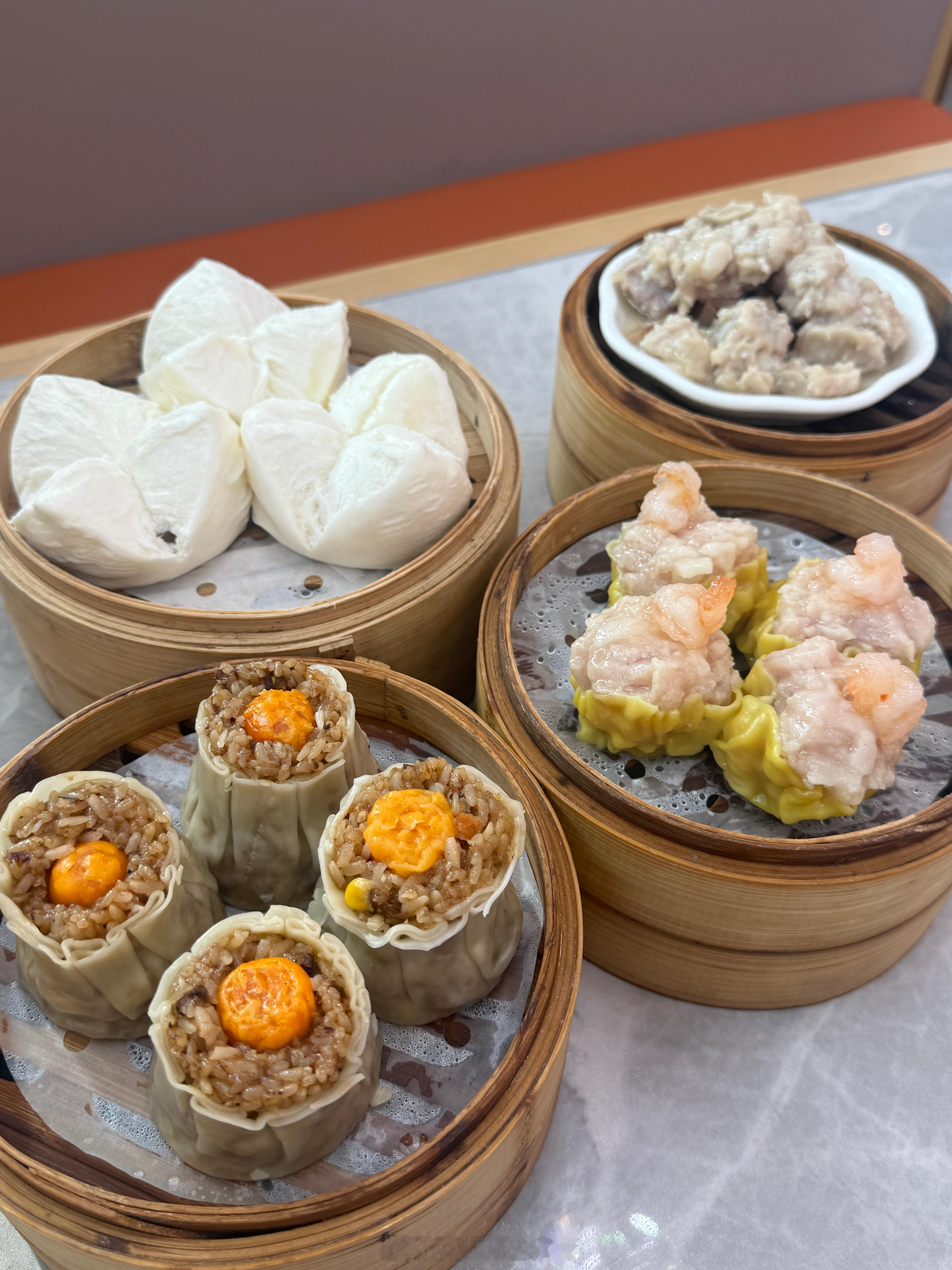 来吃老爸茶和海南牛肉啦～  ​​​