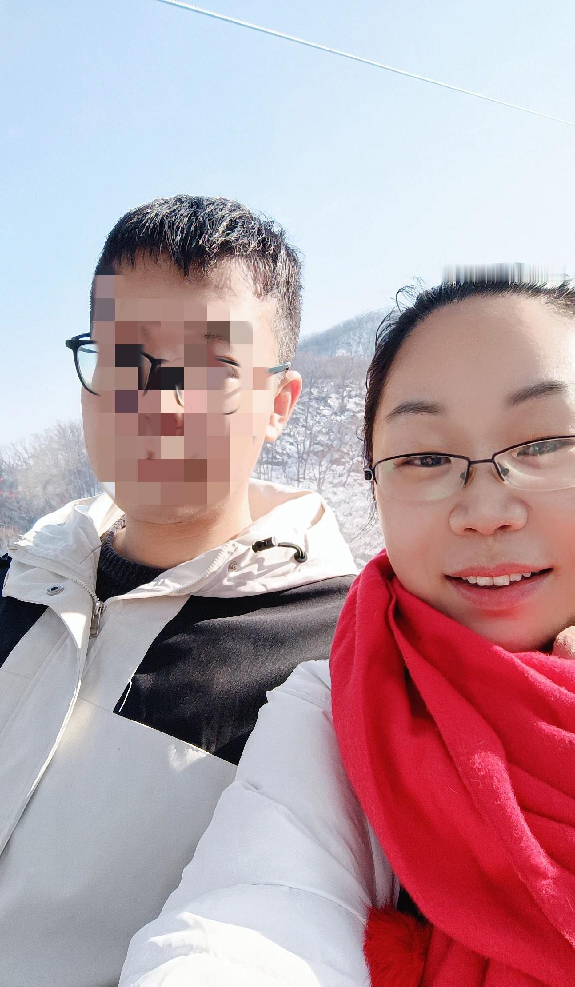 儿子感冒了。
三天里，手机每隔几小时就震动一次。屏幕上是同一个名字：儿子。21