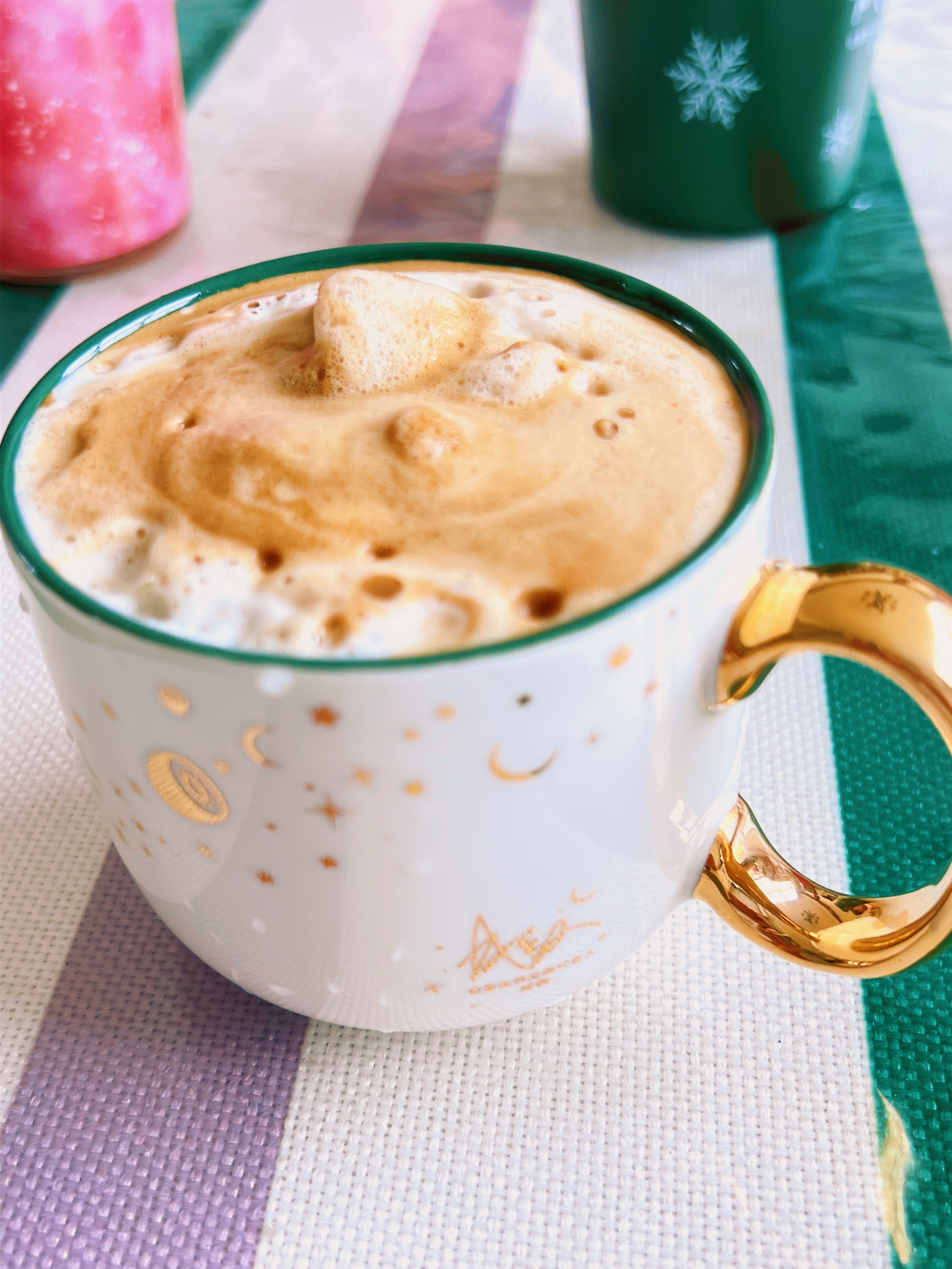早起一杯李子园脱脂高钙奶冲一杯咖啡☕️太适合减肥果了！口感很不错，奶味很浓~ 