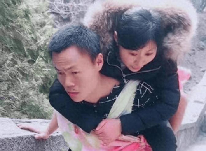 “2008年，山东21岁女子为爱翻墙私奔摔成瘫痪，男友知道后，不惜与父母断绝关系