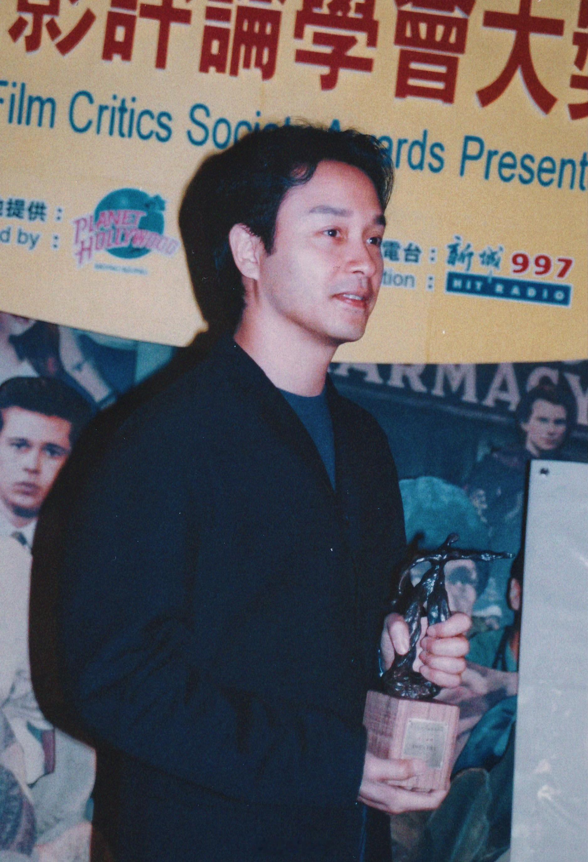 张国荣[超话]搭乘花絮去幕后 香港电影的定海神针存在——1999年3月，张国荣张