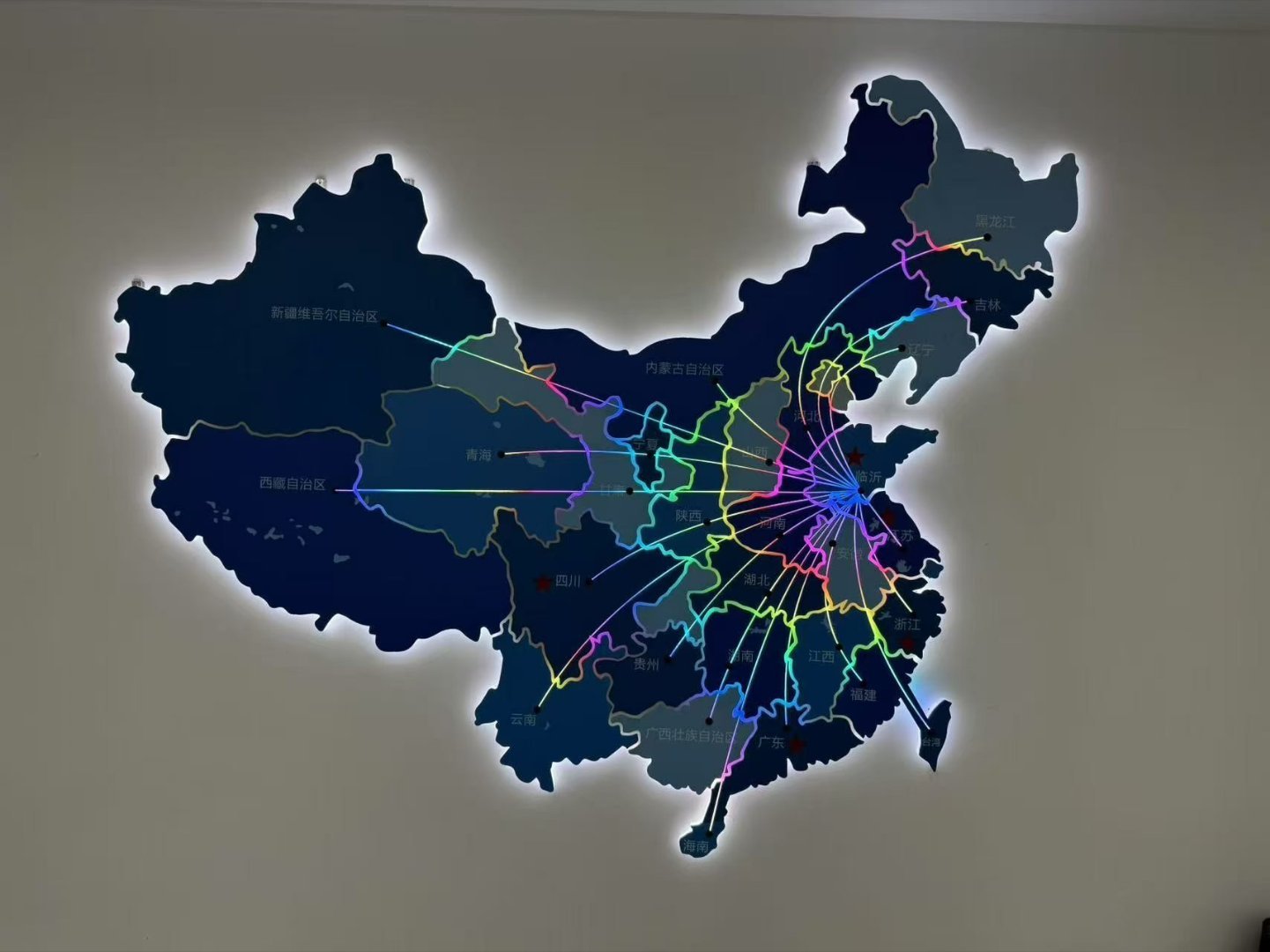 困了就睡，饿了就吃，有活就干，没苦就别硬吃。人生本来就没有意义 ，人生就是用来体