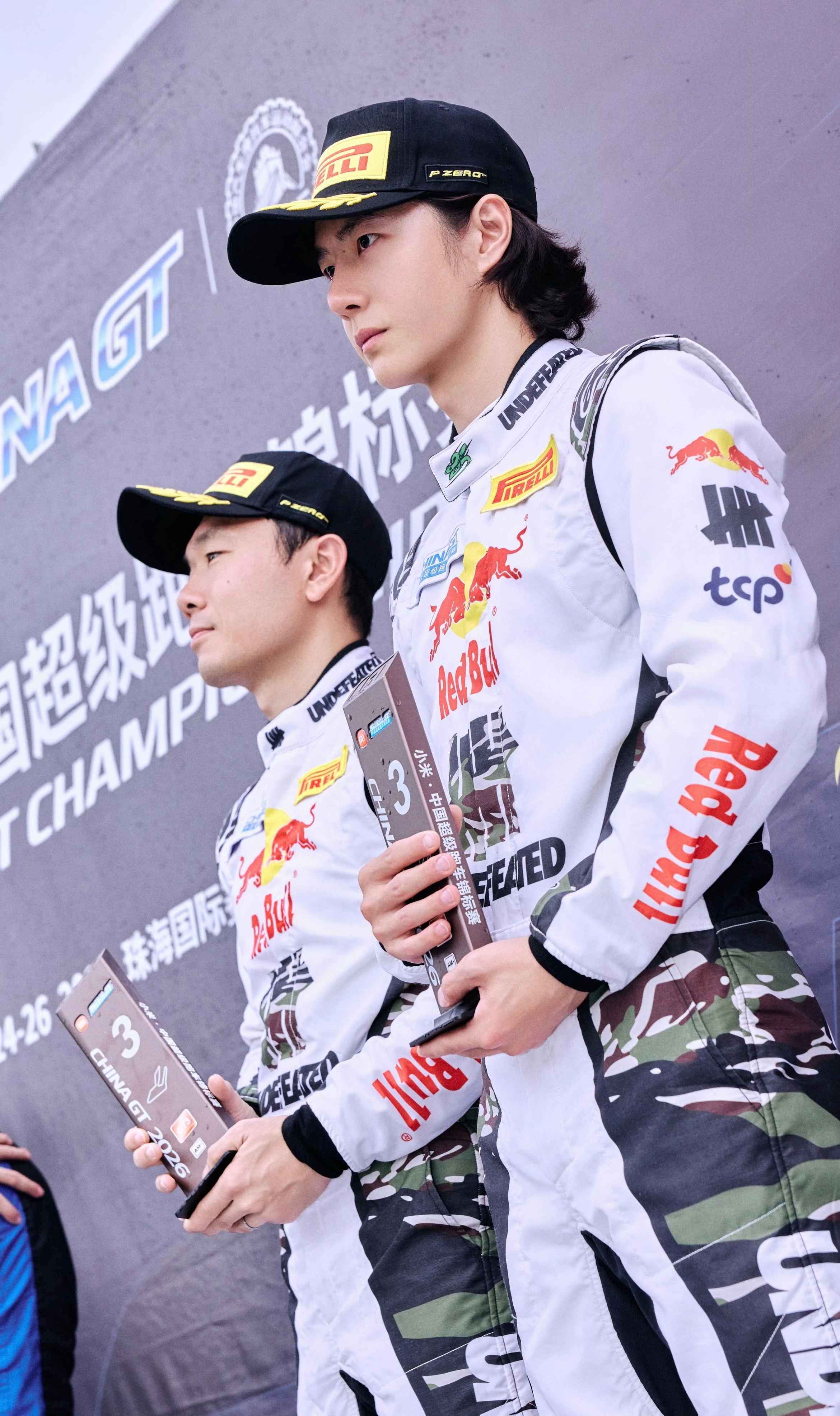 王一博 wyb85racing 你不需要成为别人眼中的标准答案，你本身就是答案。