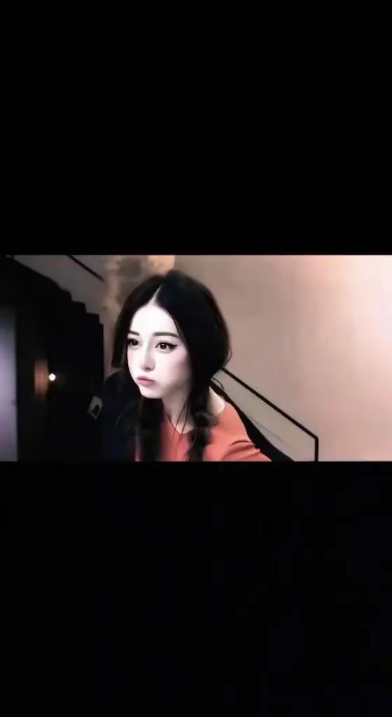 人们传诵勇气 而我可不可以 爱你哭泣的心 爱你的情绪 和你亲手带上的面具