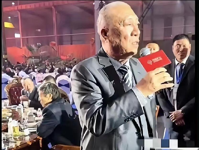 有人当面问崔培军：挣那么多，咋不多做点公益？
他手一摆，话很直：公益我不是不做，