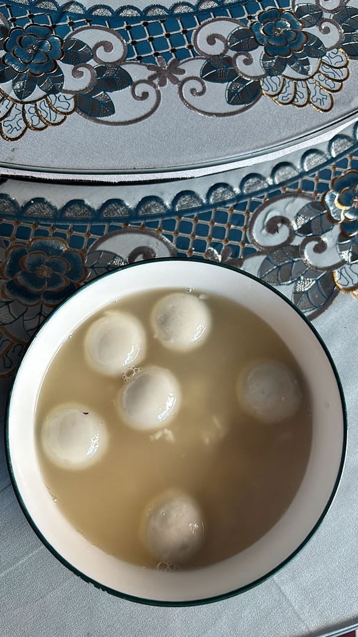 今日早餐。酒酿汤圆。没加枸杞。 