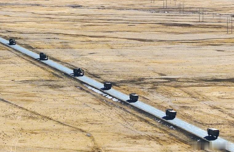 边关月 【强军早报 】军事早知道1、近日，海军某支队开展海上训练。2、冬日，海军