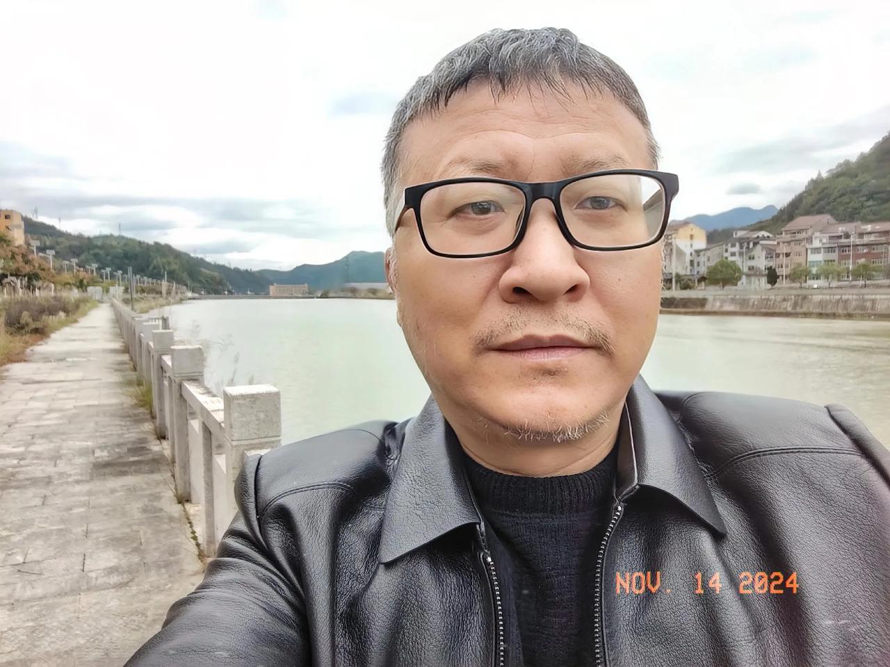 一个人如果行事畏手畏脚瞻前顾后，那么他终将是一生碌碌无为……
九八年我在广东打工