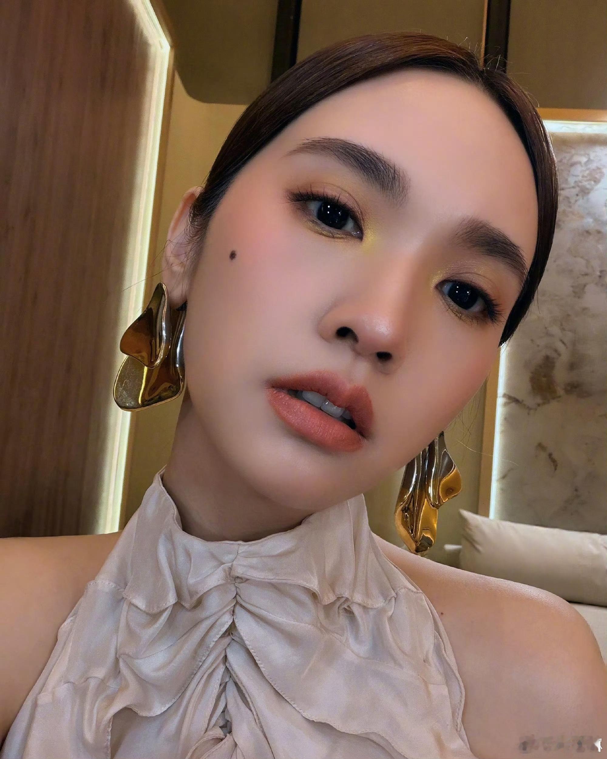 杨丞琳胖了6斤娃娃脸 胖点好 