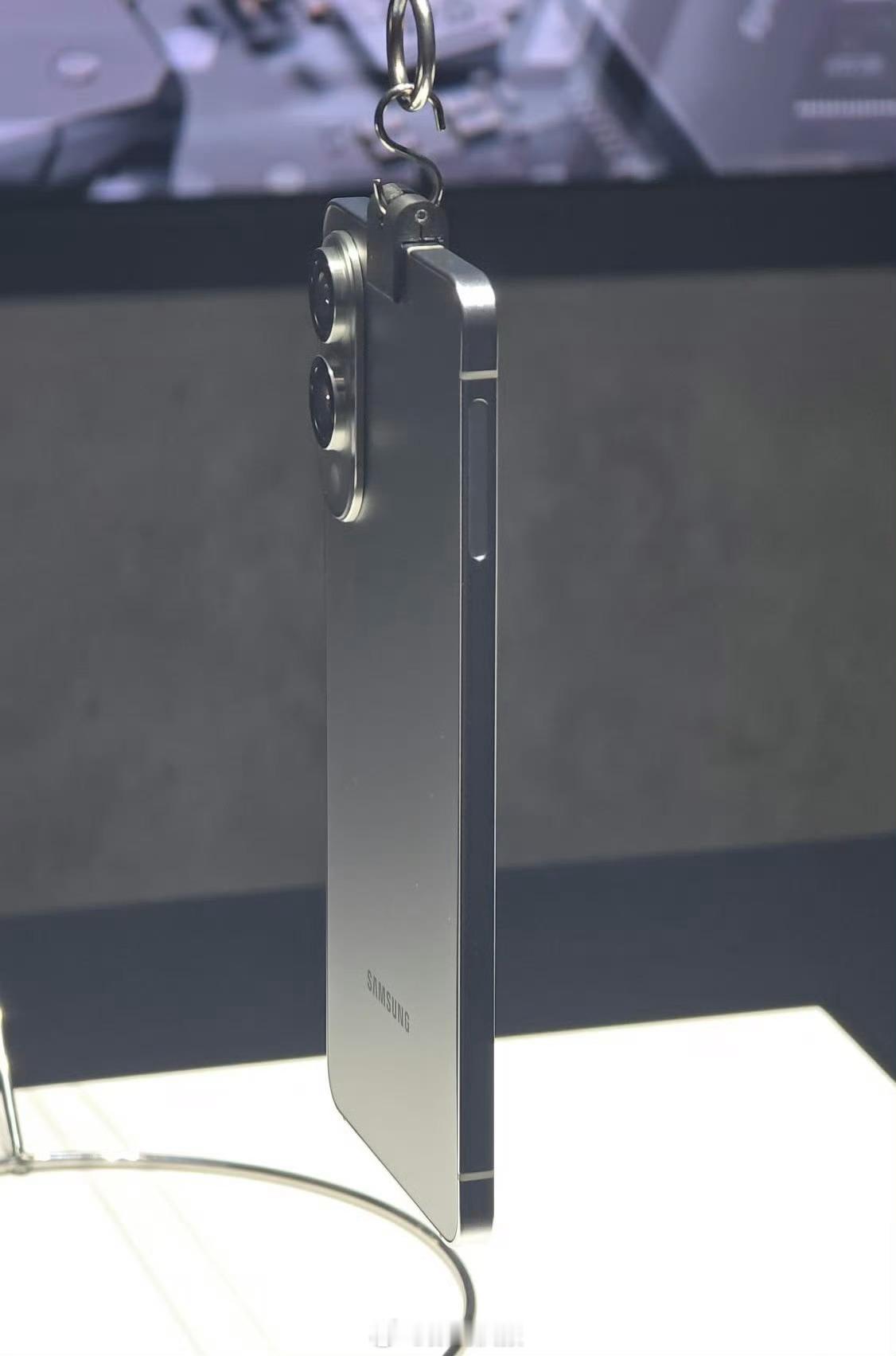 三星Galaxy Z Fold 三折叠，说是今年内发布三星Galaxy S25 