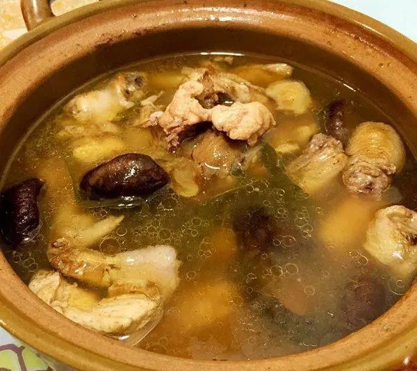 大家好，我是你们的美食博主小厨！今天我要为大家介绍一道非常受欢迎、令人垂涎欲滴的