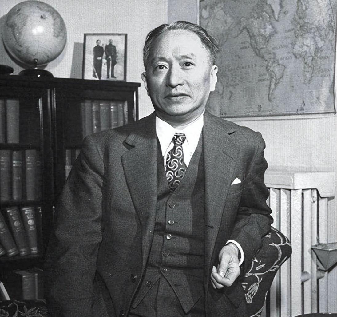 1972年，高层托人邀请定居美国的顾维钧先生回国看看，这个80多岁的老人却只淡淡