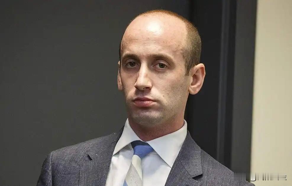 据《每日邮报》报道，特朗普已命令他的特种部队指挥官制定格陵兰入侵计划。该计划由现