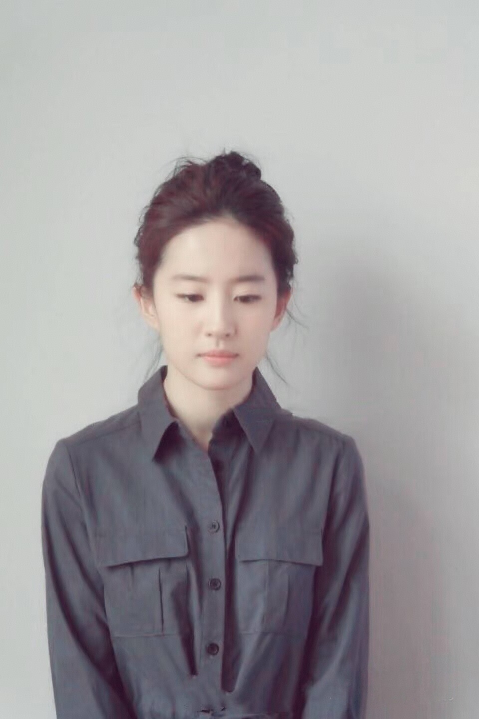 刘亦菲 我没有遗传到位   刮不到遗传彩票没关系，嫁给刘亦菲就行啦。我先预定啦！