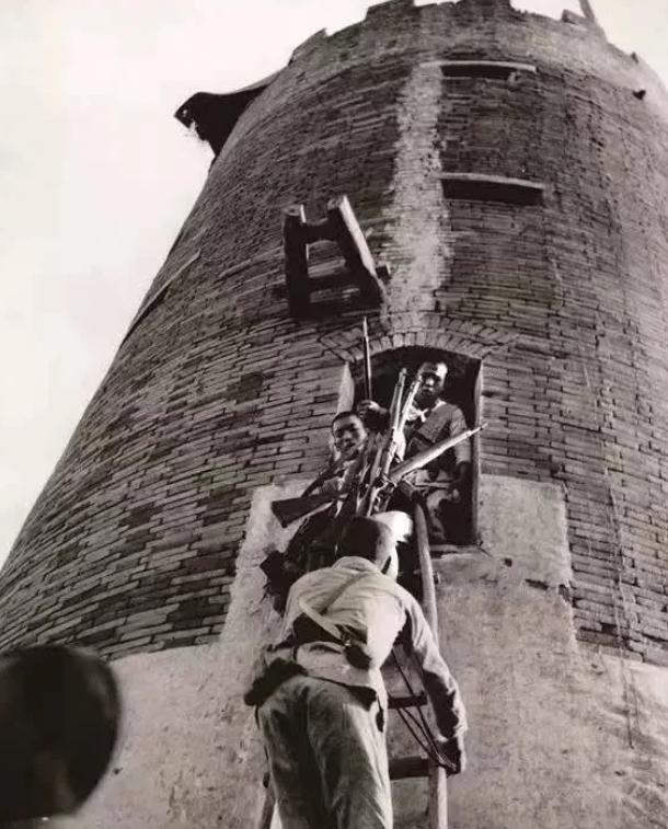 1941年，八路军山东纵队二团的战士刘厥兰在炸日军碉堡的时候，不小心将炸药包放偏