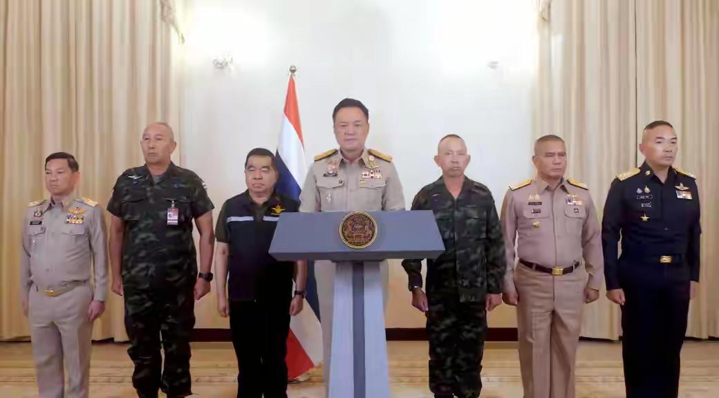 特朗普沦为国际笑柄！泰柬停火2月就开火，80万人无家可归
 
泰柬边境彻底打疯了