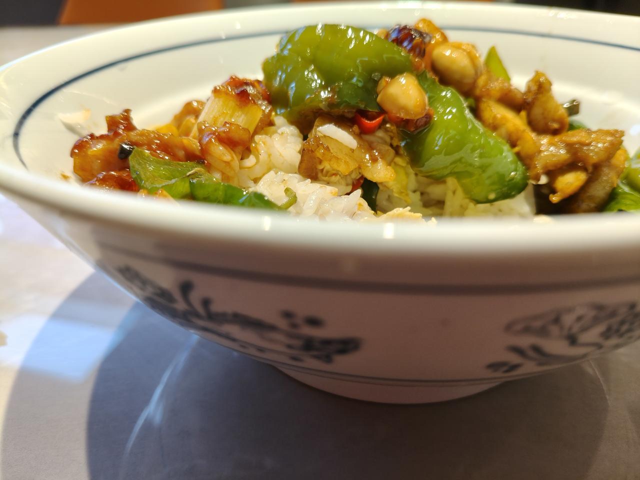 晚饭趣事       听传说进入腊月就是年，大地处处是神仙，所以老年人交待子女，