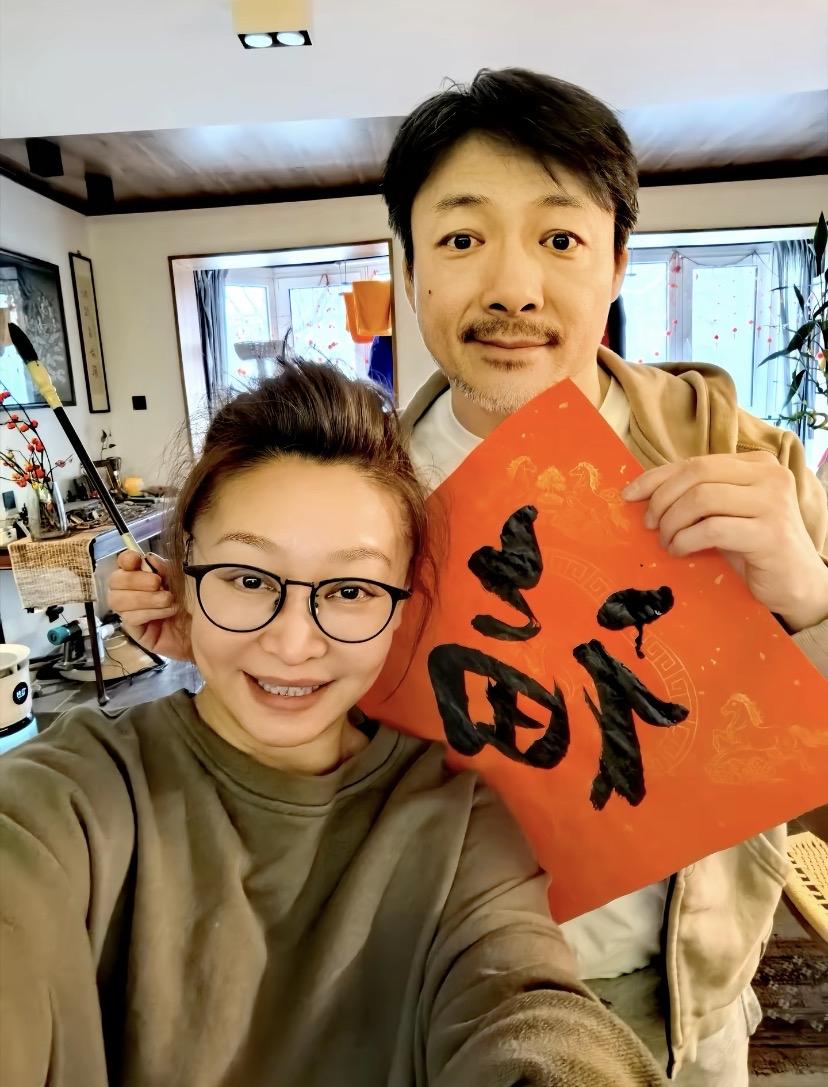 他俩原来是夫妻啊！
刘天池演了《父母爱情》后，
祖峰演了《欢乐颂》、《山海情》，