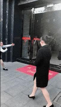 1 天呐！现在做餐饮店的都这么卷了吗？[震惊]
2 遇上这样的奇葩顾客老板够淡定