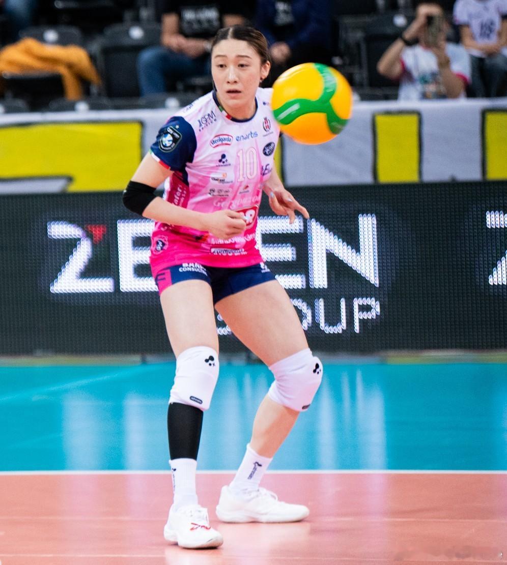 ⚡️ 欧冠女排B组小组赛，罗兹建设1-3诺瓦拉一战中，日本国手石川真佑进攻受阻严