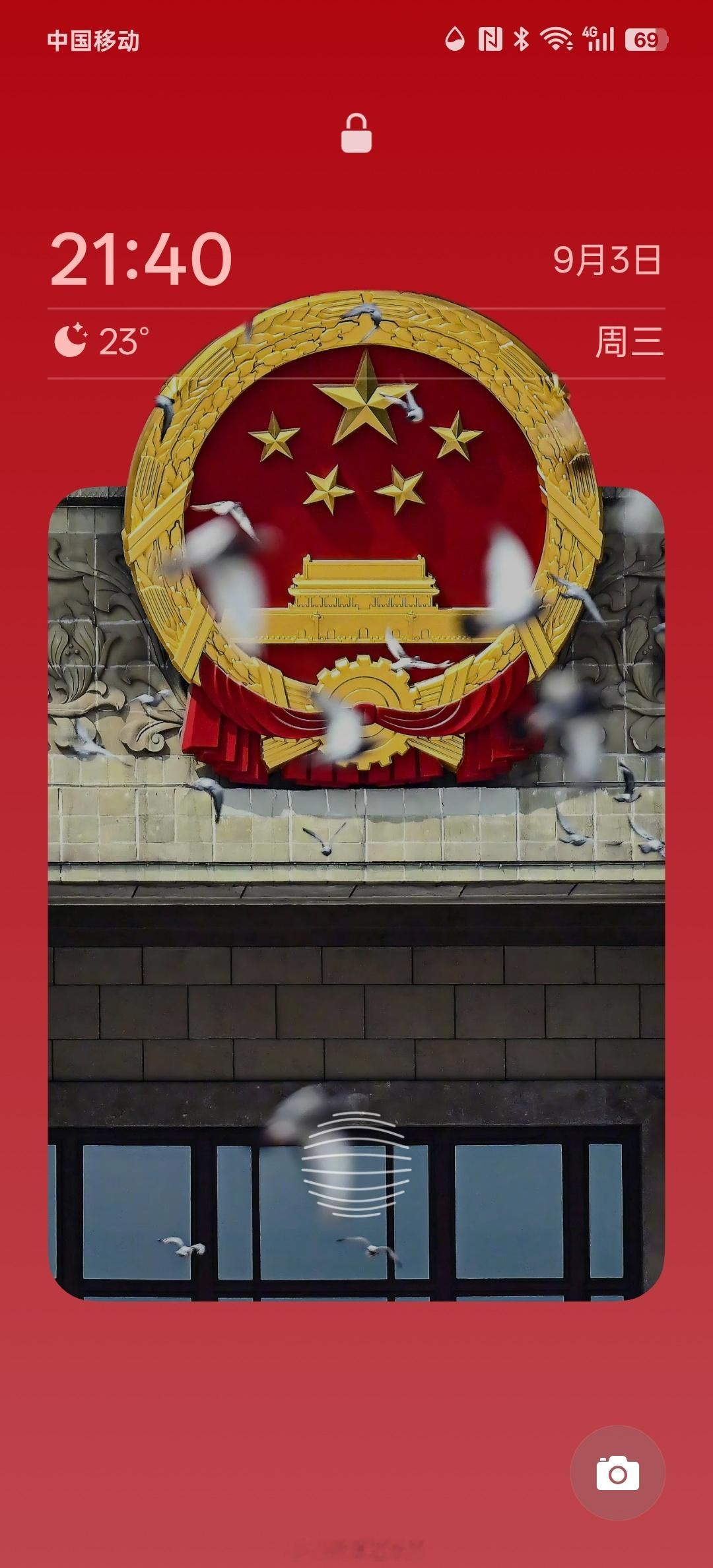 换了新壁纸。啥时候有人给做个东风5C的壁纸啊😦 ​​​