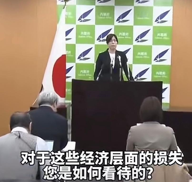 还想靠制裁让日本服软？看看他们发言人的回答，简直是把傲慢全写在了脸上，足以说明日