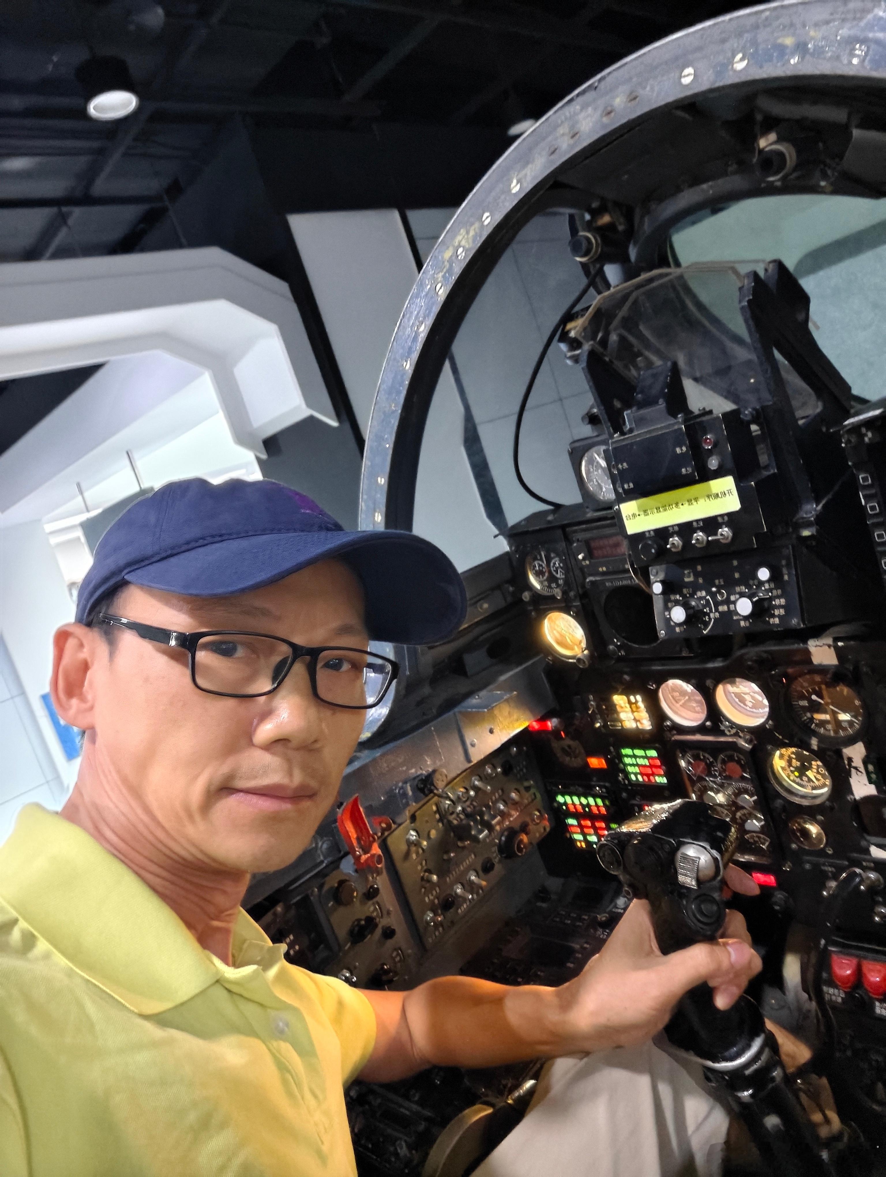 来成都，车展就没兴趣去了，经过这么多次成都这个地方倒是一直没来看看，今天终于坐到