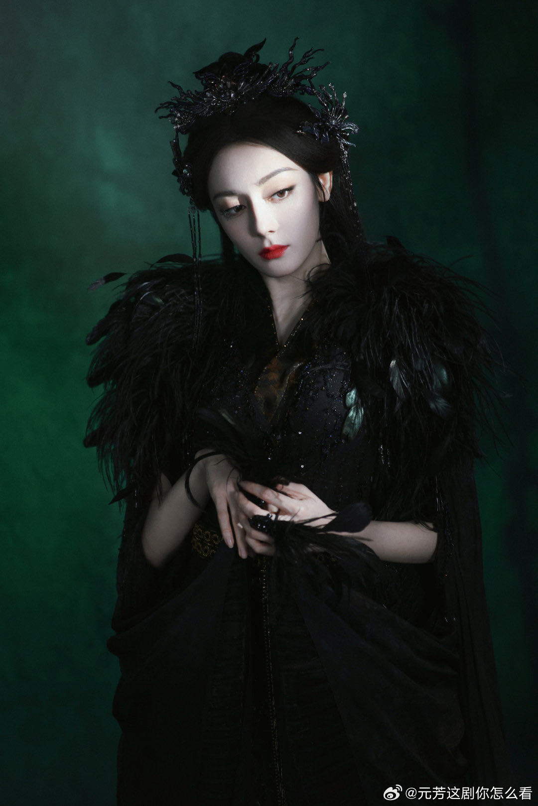 迪丽热巴真假贺思慕迪丽热巴后面是迪丽热巴白日提灯 谁懂这个同框的含金量！方昌诬陷