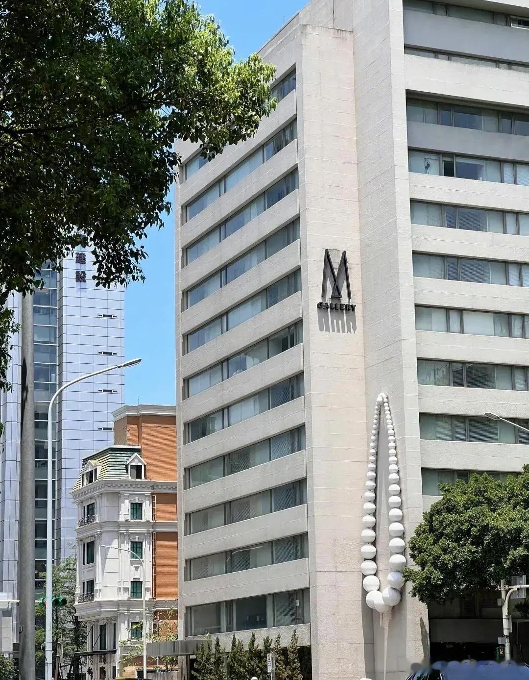 大S的hotel 也变成马筱梅的了，S的印记还在那儿[允悲] ​​​