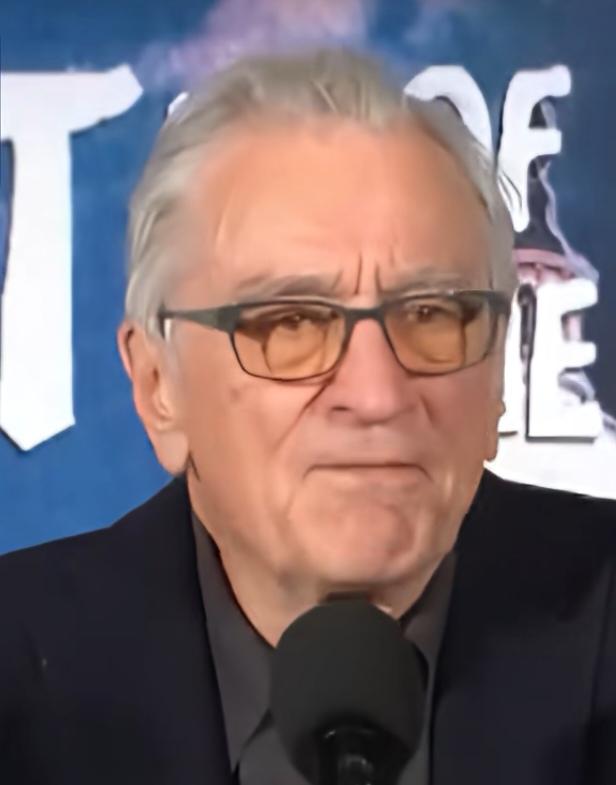 2月24日晚，美国著名演员罗伯特·德尼罗在一场民间抗议活动现场发表讲话，他表示，