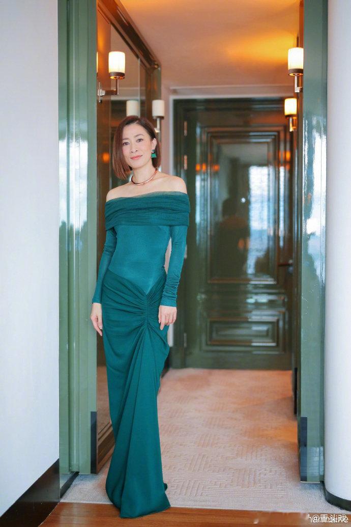 佘诗曼被叫老婆的反应让佘诗曼穿绿色的人真是个天才 爱上姐姐是我的宿命我了解，高喊